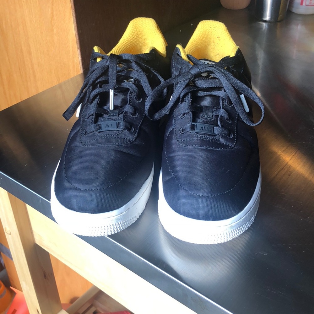 Nike Air Force 1 - Picture 2 of 5